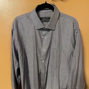FORSYTHC OF CANADA-INC Tailored Fit button down dress shirt